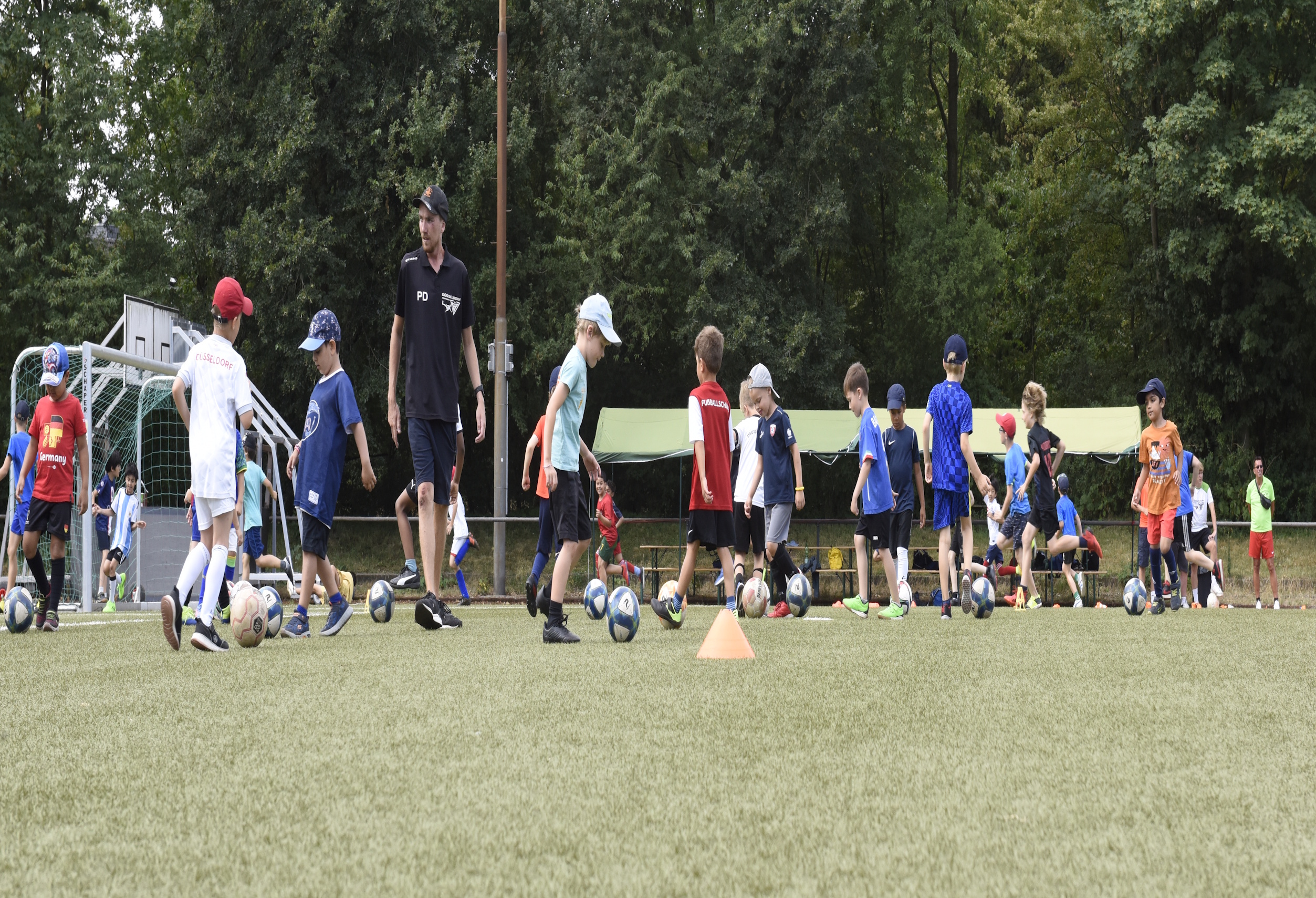 Mannschaftsfoto U15 Juniorinnen mit dem Sponsorenlogo Kaufland